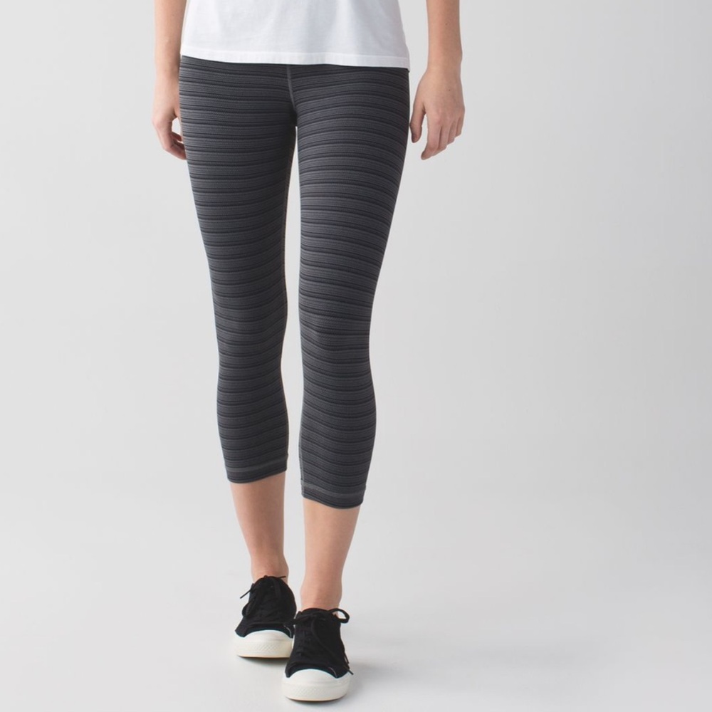 Lululemon Wunder Under Crop II Textured Stripe Slate Deep Coal Size 2